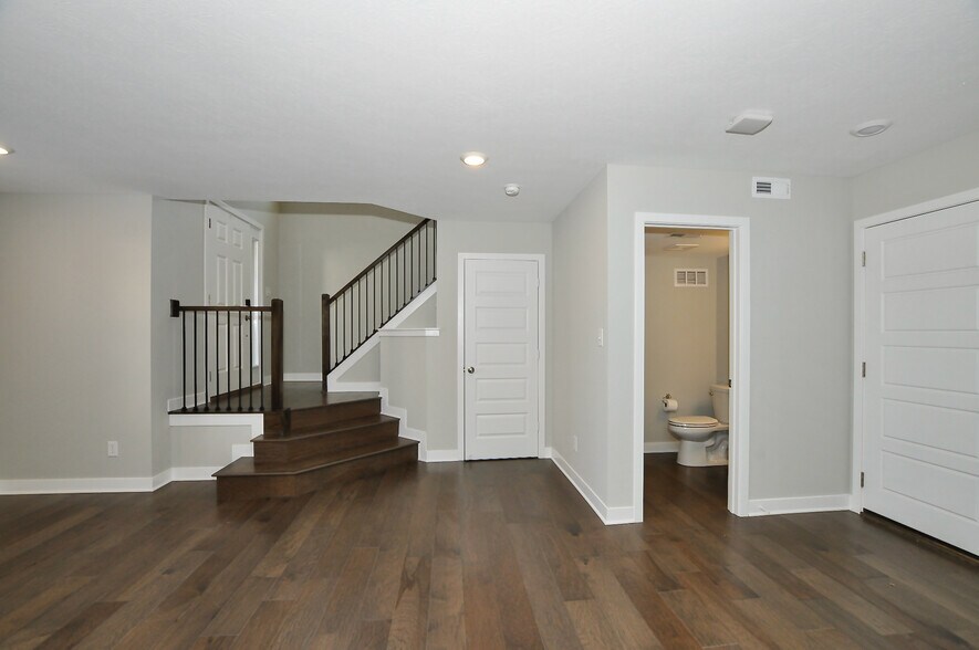 Building Photo - 927 Yorkshire Ln