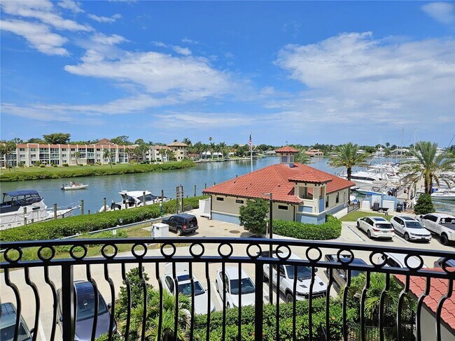 Building Photo - 503 S Tamiami Trl