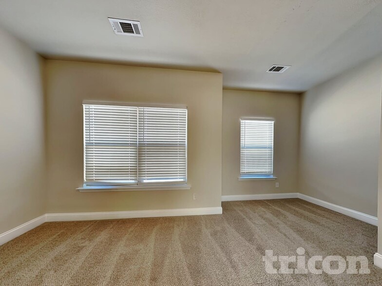 Building Photo - 667 Dandelion Row