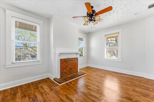 Building Photo - Cozy 1-Bedroom Apartment in Midtown – $1,300/month