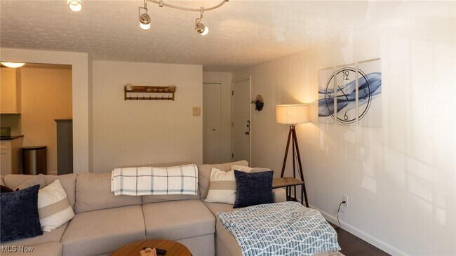 Building Photo - 9761 Sunrise Blvd