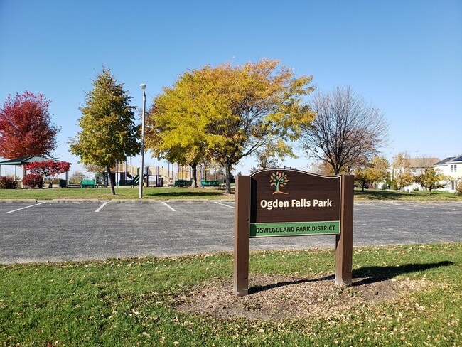 Building Photo - 292 Waterbury Cir