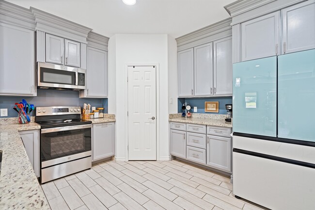 Building Photo - 204 Shadow Mountain Dr