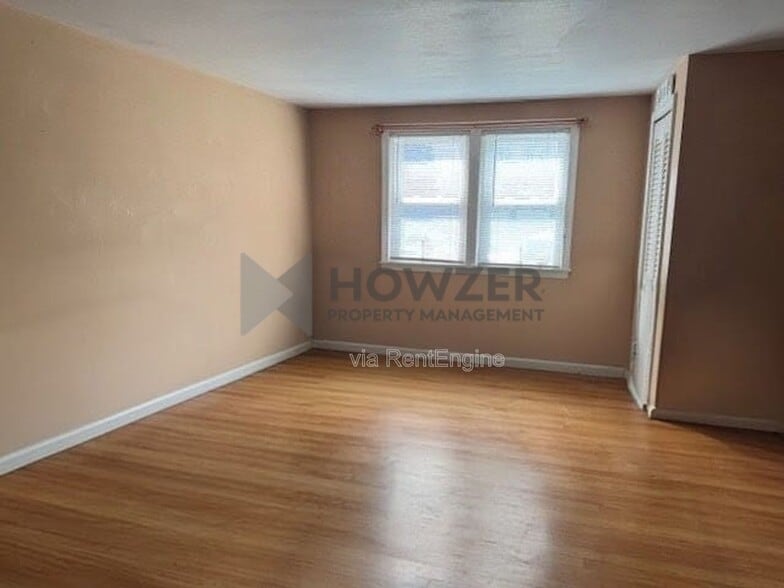 Building Photo - 18 Crescent Dr