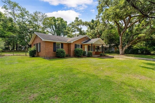 Building Photo - 164 June St