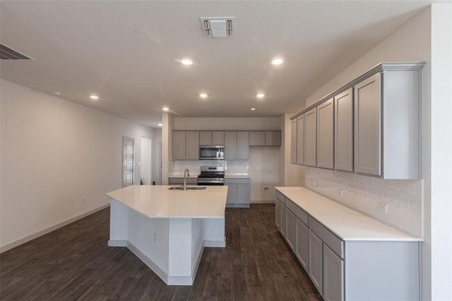 Building Photo - 2913 Louris Ln