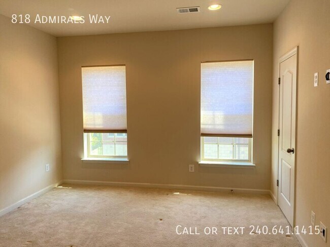 Building Photo - 818 Admirals Way
