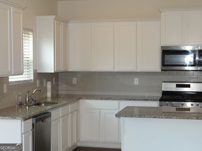 Building Photo - 3473 Hawthorn Farm Blvd