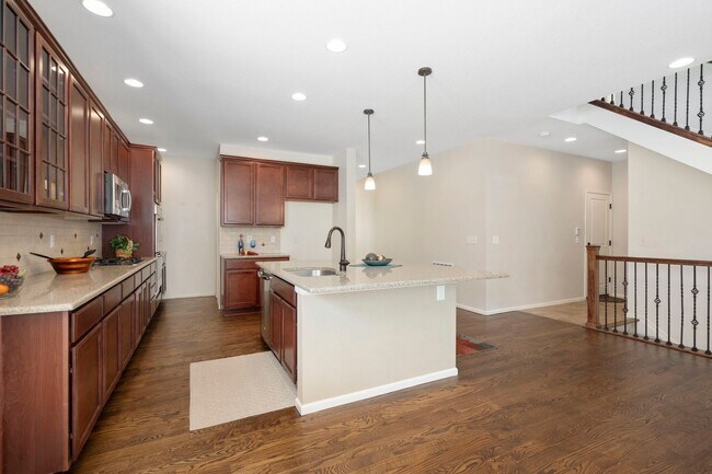 Building Photo - 3-Bed 3-Bed House
