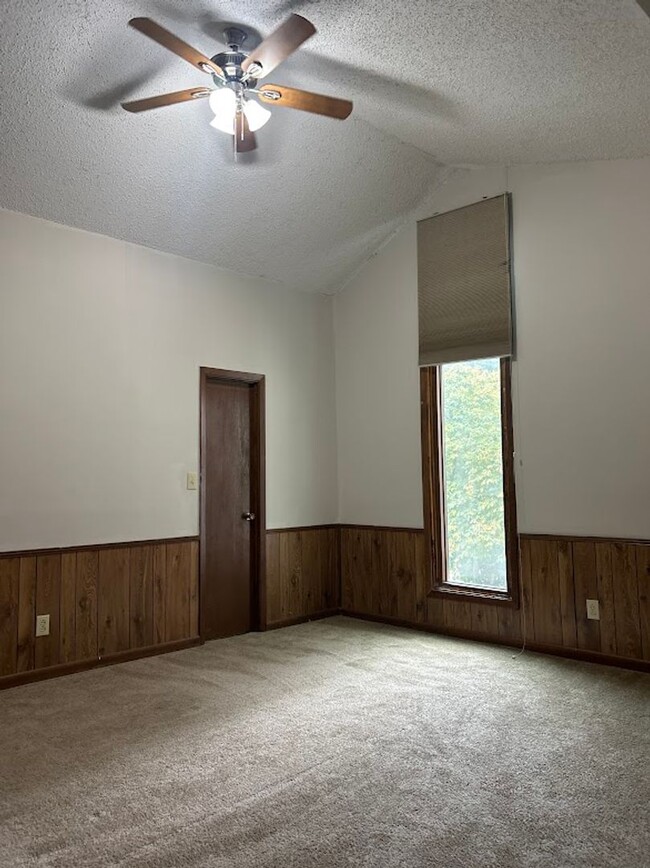 Building Photo - 4 Bed 3 Bath in Marietta!---Special offer:...