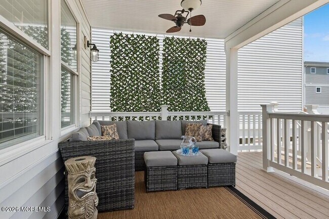 Building Photo - 124 2nd Ave