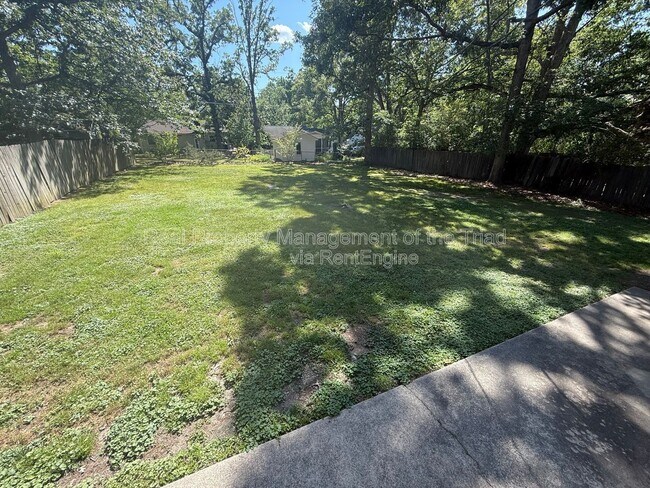 Building Photo - 2817 Shady Lawn Dr