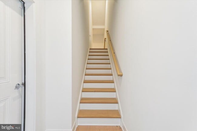 Building Photo - 10113 Dalmatian St