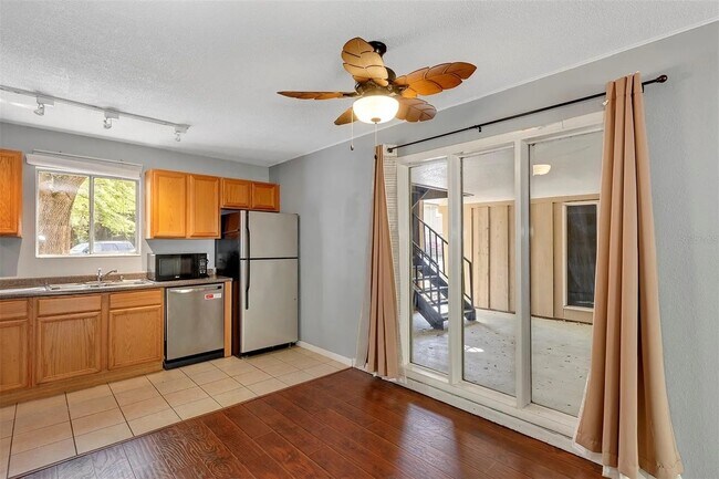 Building Photo - Hawthorne Reserve Condo