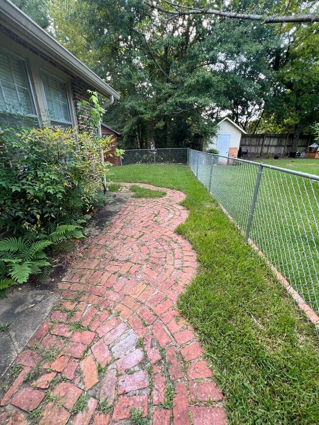 Building Photo - YELLOWBUNNY- 3352/3354-MONTEZUMA DUPLEX-CAMELIA-255/256