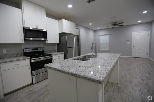 Building Photo - 1402 W Heritage Dr