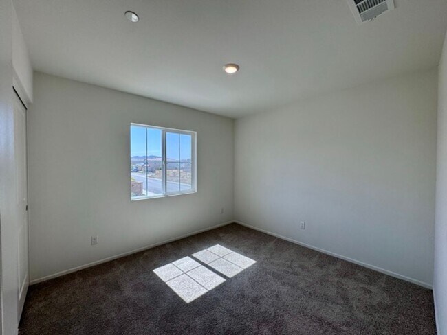 Building Photo - Newly built 4 bedroom Winchester home for ...