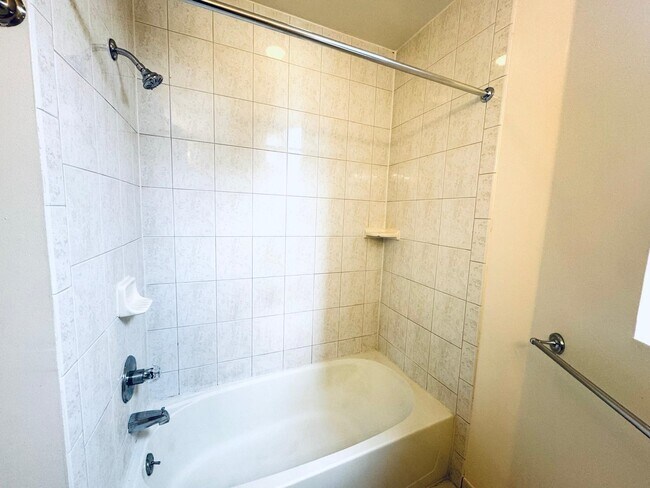 Building Photo - 214 Warren St