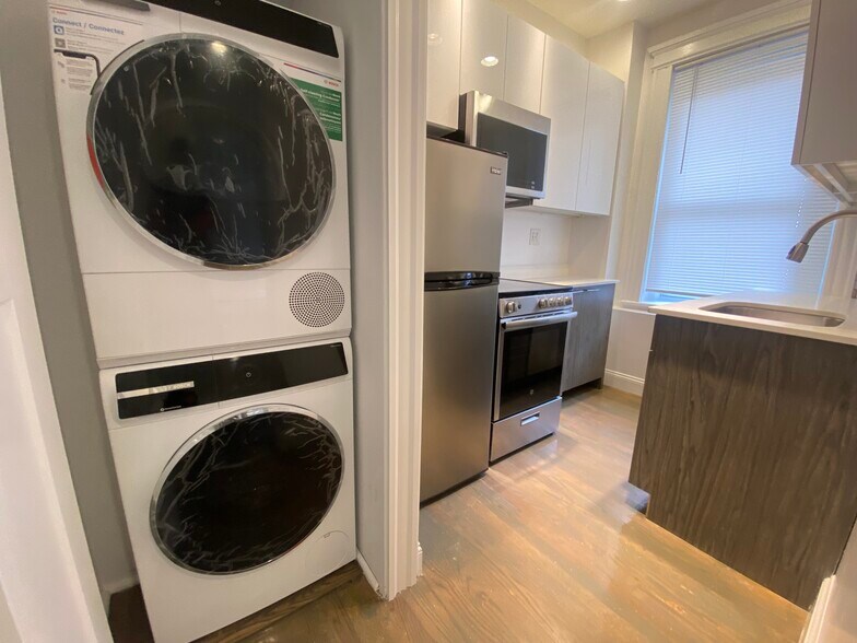 Building Photo - 125 Park Dr