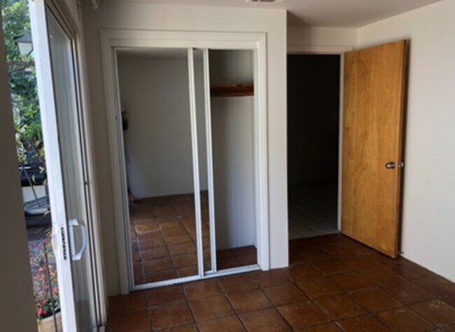 Building Photo - 2777 Coldwater Canyon Dr