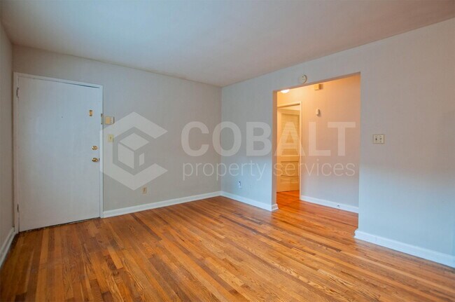 Building Photo - 944 St Charles Ave NE