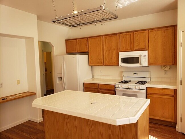 Building Photo - North Valley/Stead Three Bedroom Home 