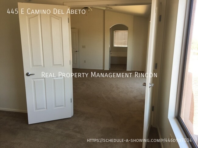 Building Photo - Luxury Living 4bd/2.5 bath in Rancho Sahua...