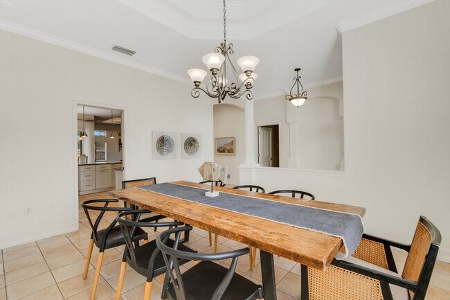 Building Photo - 4801 Edgemont Ct