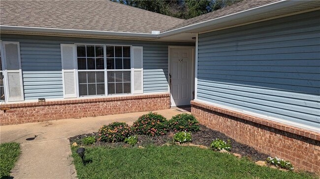 Building Photo - 2010 Sycamore Pl