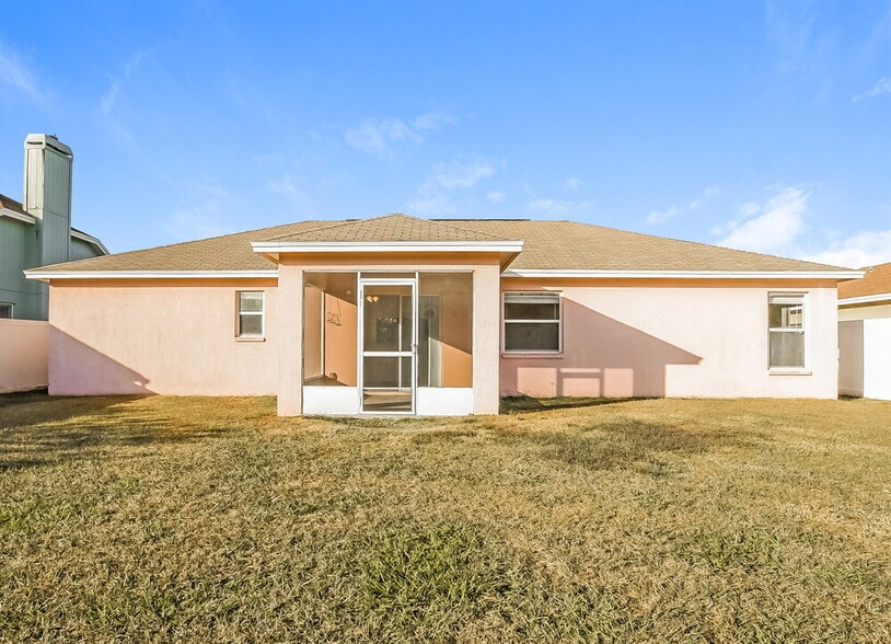 Building Photo - 7172 Summit Dr