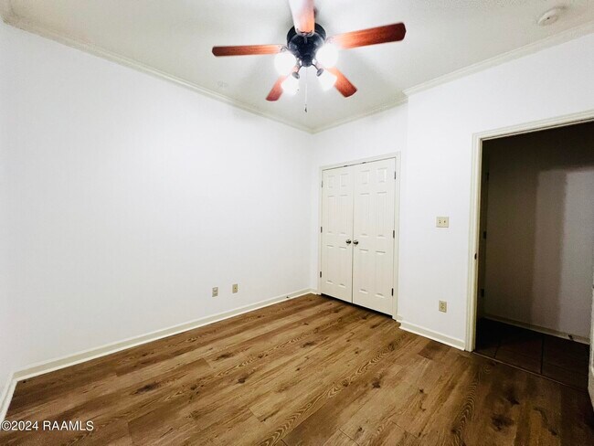 Building Photo - 125 Oakbend Dr