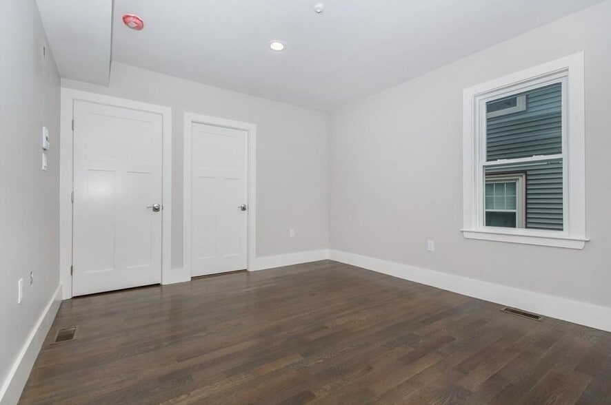 Building Photo - 491 Ashmont St
