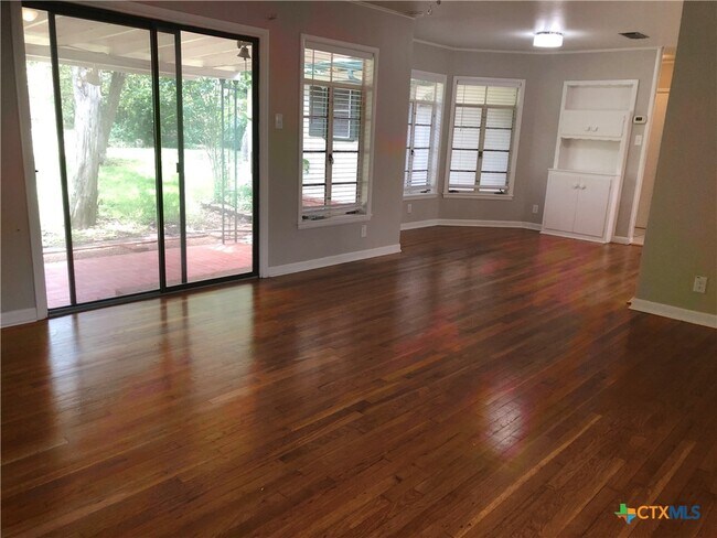 Building Photo - 1175 Canyon Dr