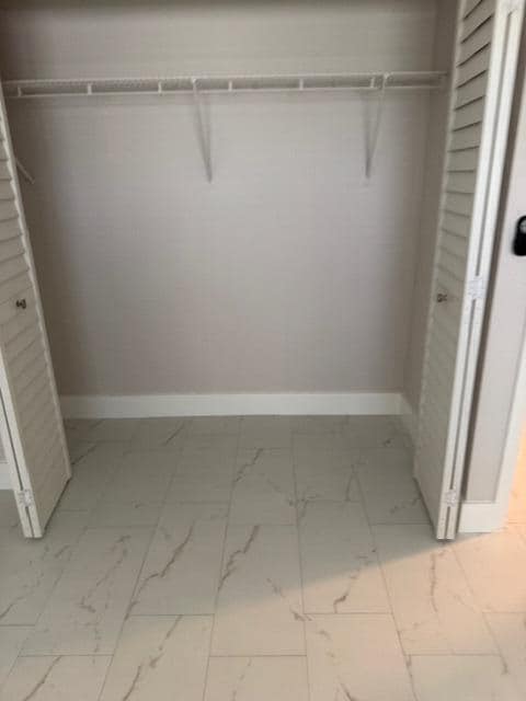 Building Photo - 9448 Saddlebrook Dr