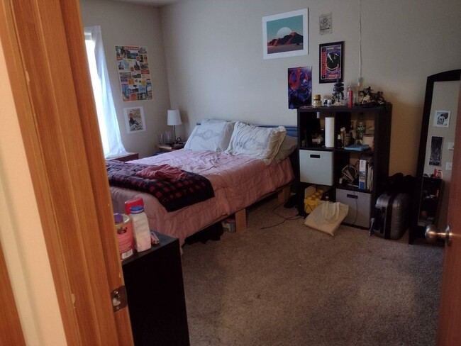 Building Photo - Five Bedroom House for Rent in Bellingham