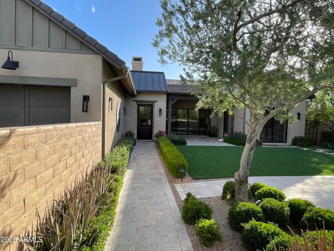 Building Photo - 10203 E Camelot Ct
