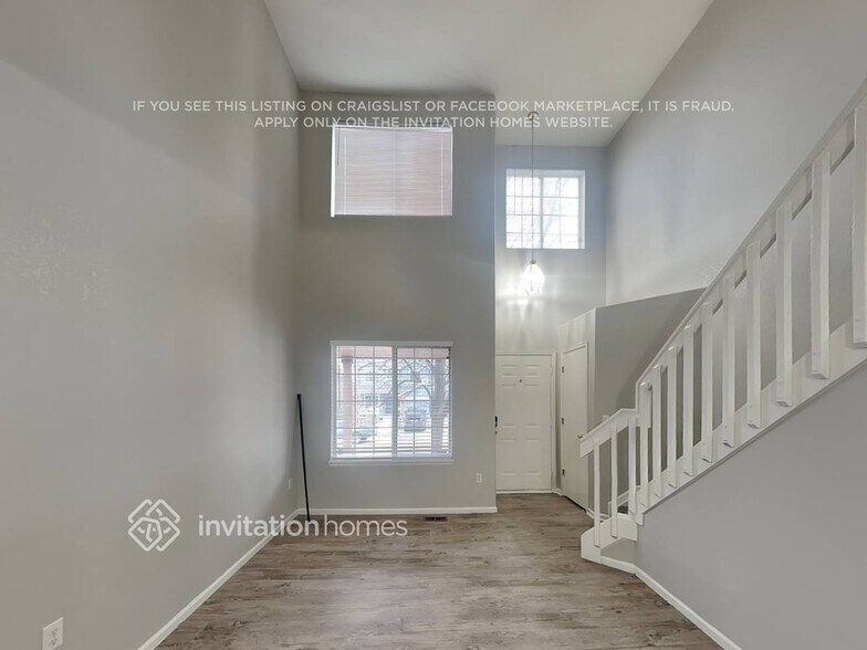 Building Photo - 4881 N Silverlace Dr