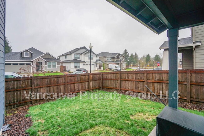 Building Photo - 737 SE 38th St