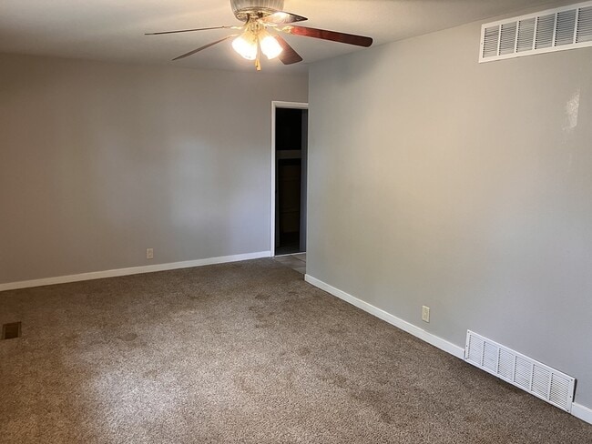 Building Photo - 338 W 4th St