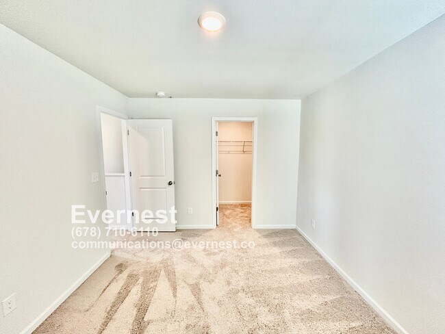 Building Photo - 3-Bedroom Home with Large Lawn and Ideal L...
