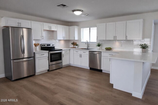 Building Photo - 2316 E Karen Dr