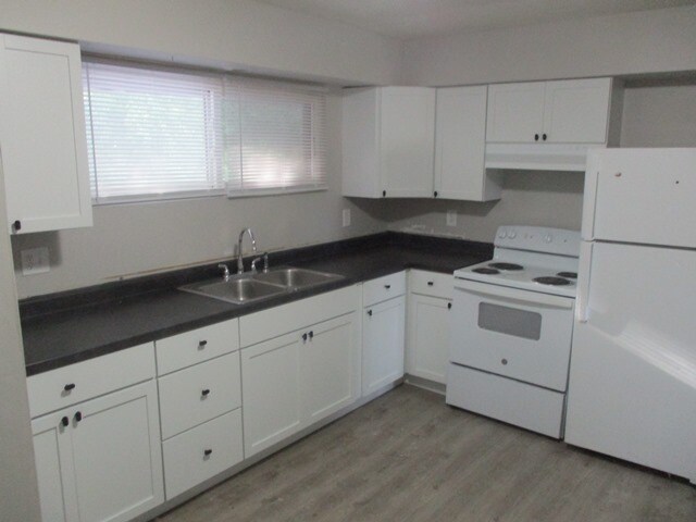 Building Photo - 1008 Charlotte Dr