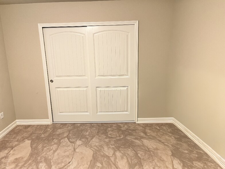 Building Photo - 4946 Olympus Dr