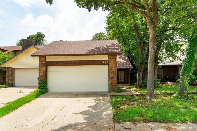 Primary Photo - 727 Rockridge Cir