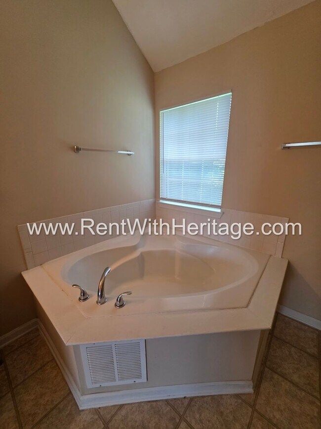 Building Photo - 6535 Manor Creek Dr
