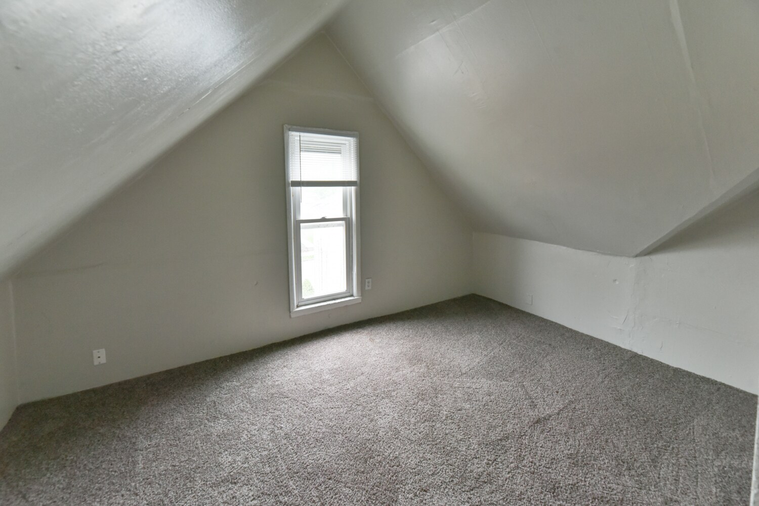 side br third floor - 3407 W Pierce St