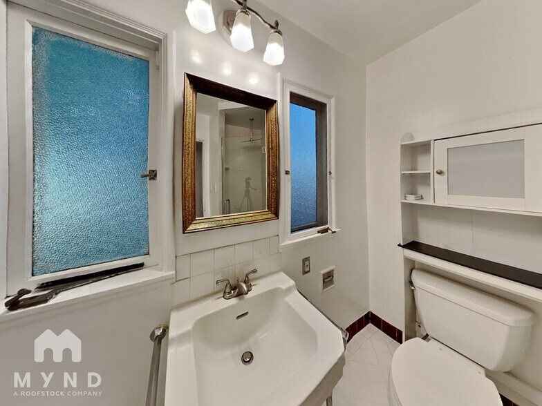 Building Photo - 1213 10th Ave