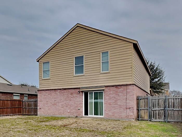 Building Photo - 216 Turning Tree Rd