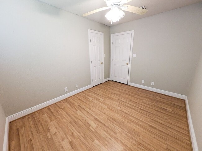Building Photo - 5031 Simpson Ave