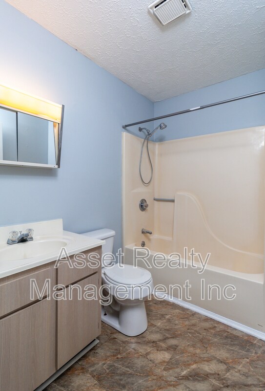 Building Photo - 517 Evelyn Ave